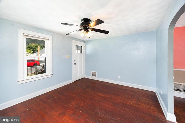7 S GEORGE ST, Mechanicsburg, PA 17055