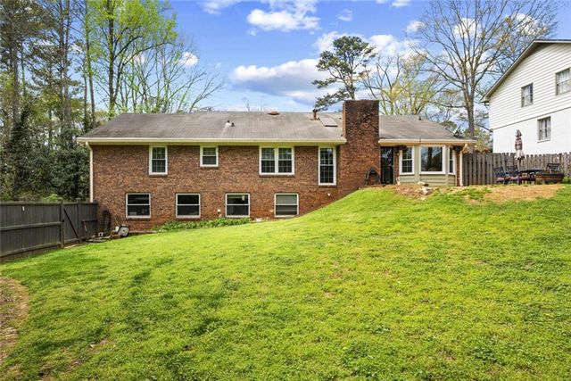 1125 Crest Brook Lane, Roswell, GA 30075