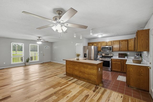 1466 W Grab Creek Rd, Dickson, TN 37055