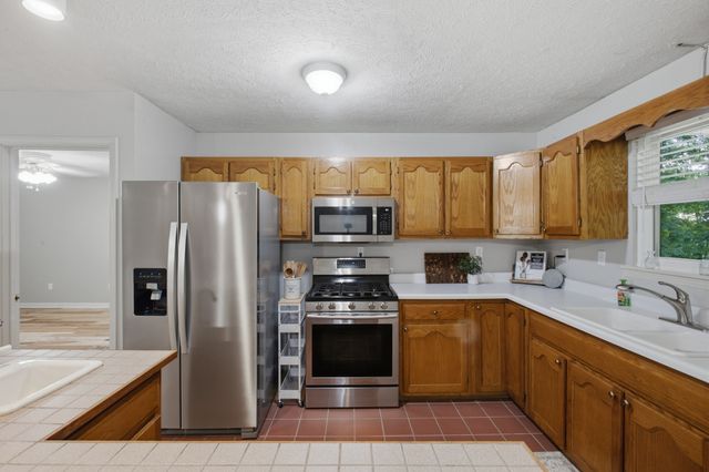 1466 W Grab Creek Rd, Dickson, TN 37055