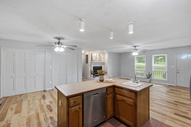 1466 W Grab Creek Rd, Dickson, TN 37055