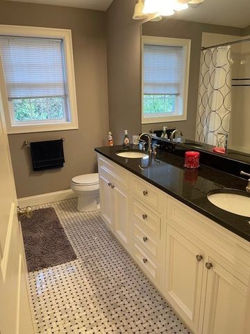 472 Lowell Ave 472, Newton, MA 02460