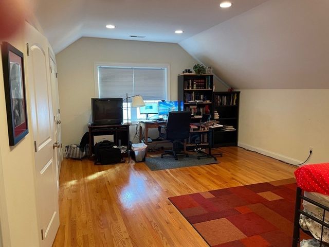 472 Lowell Ave 472, Newton, MA 02460
