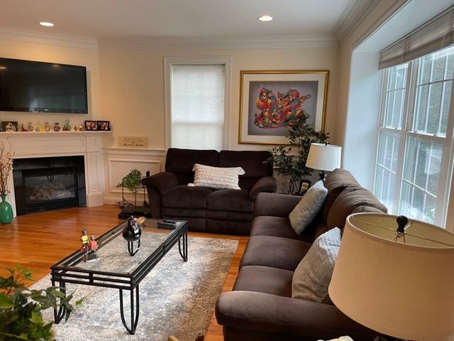 472 Lowell Ave 472, Newton, MA 02460