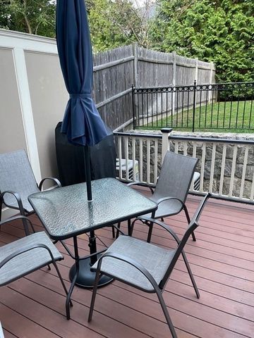 472 Lowell Ave 472, Newton, MA 02460