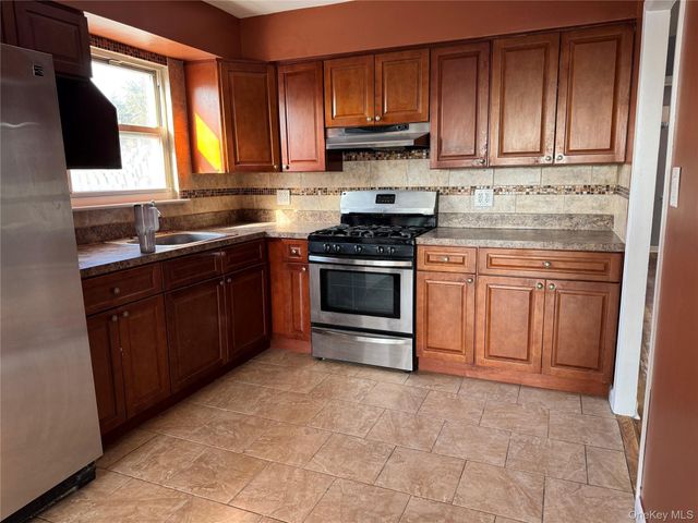 74-09 85th Road 2, Woodhaven, NY 11421