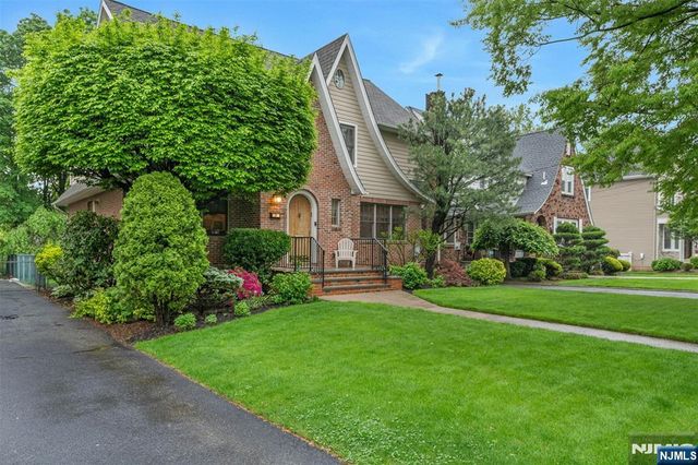 1305 Dickerson Road, Teaneck, NJ 07666