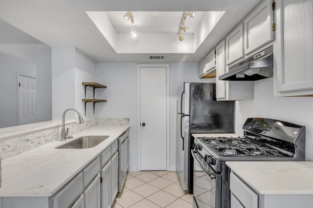 8102 TUSCARORA TRL A, Austin, TX 78729