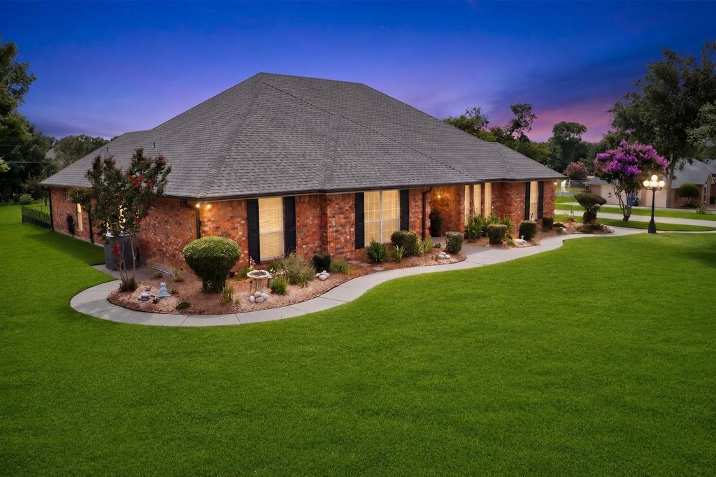 611 N Fm Road 740, Forney, TX 75126