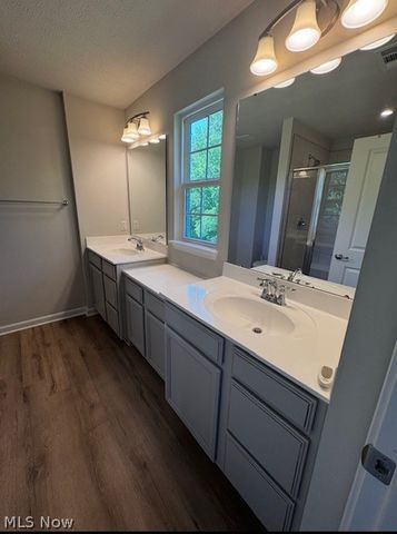 4045 N Steels Circle, Cuyahoga Falls, OH 44224
