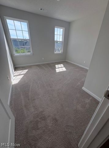 4045 N Steels Circle, Cuyahoga Falls, OH 44224