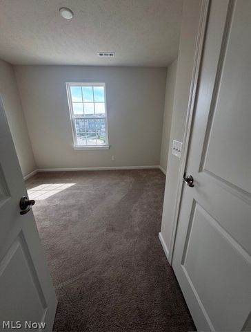 4045 N Steels Circle, Cuyahoga Falls, OH 44224