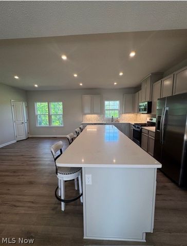 4045 N Steels Circle, Cuyahoga Falls, OH 44224