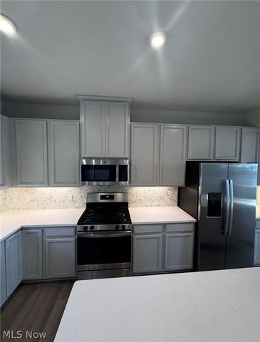 4045 N Steels Circle, Cuyahoga Falls, OH 44224