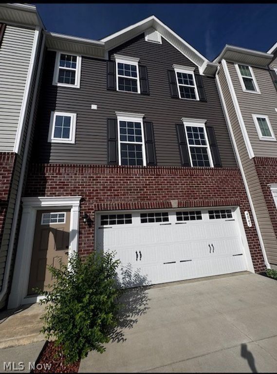 4045 N Steels Circle, Cuyahoga Falls, OH 44224