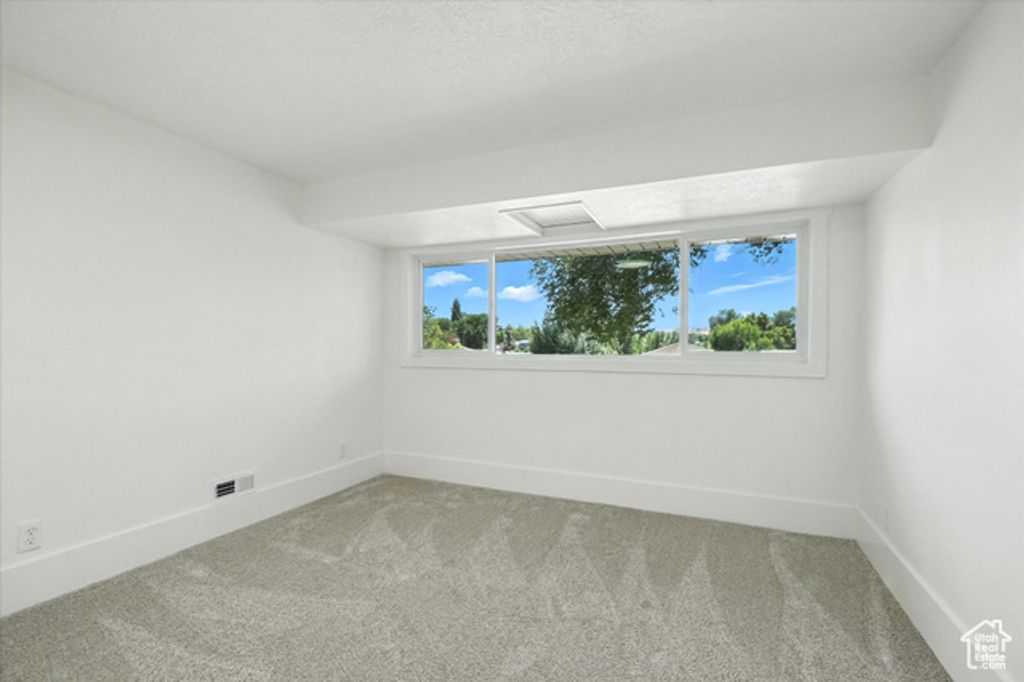 Image 24 of property listing at 325 W 300 N, Hyrum, UT 84319
