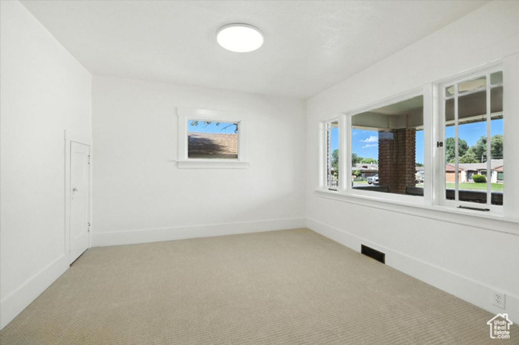 Image 8 of property listing at 325 W 300 N, Hyrum, UT 84319