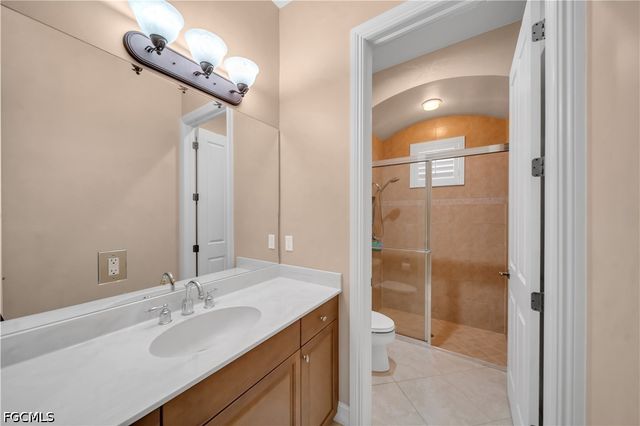 7672 Sussex CT, Naples, FL 34113
