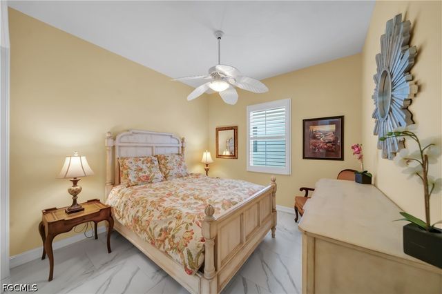 7672 Sussex CT, Naples, FL 34113