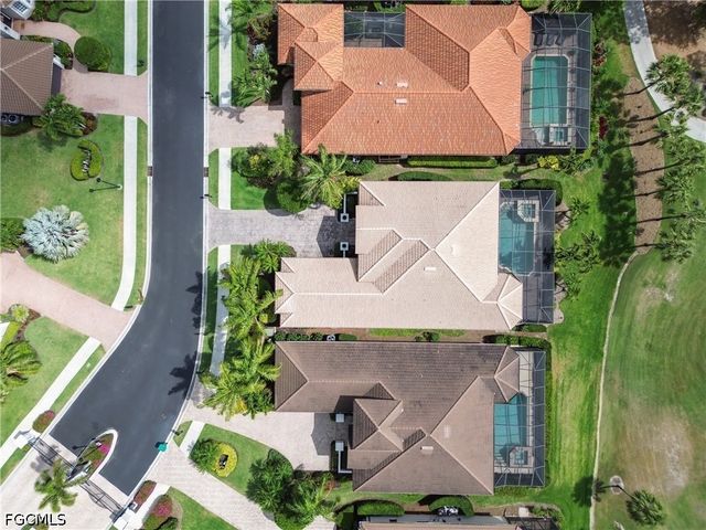 7672 Sussex CT, Naples, FL 34113