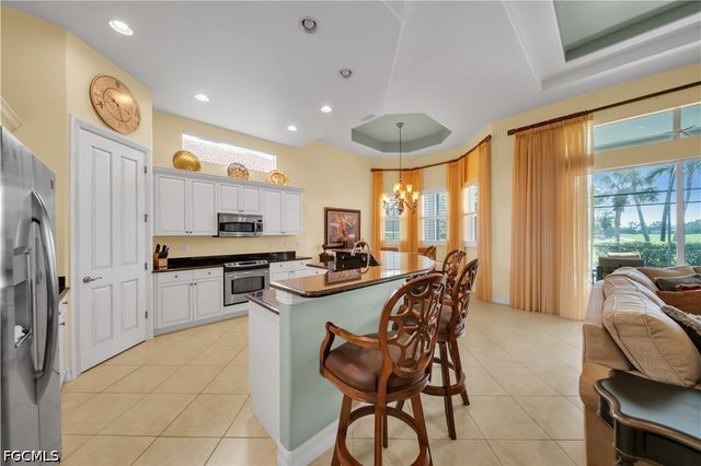 7672 Sussex CT, Naples, FL 34113