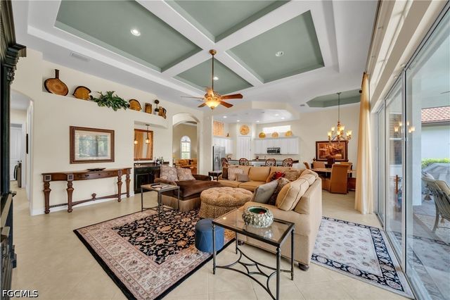 7672 Sussex CT, Naples, FL 34113