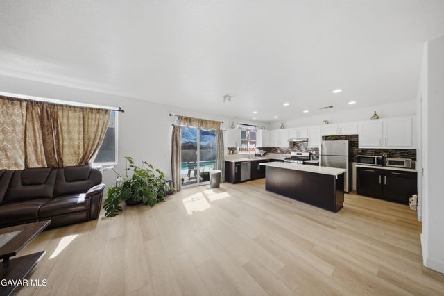 38302 Debonair Way, Palmdale, CA 93552