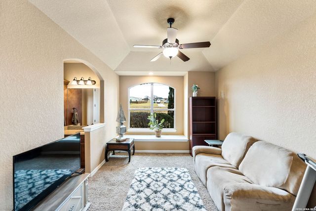 258 Triple R, La Vernia, TX 78121