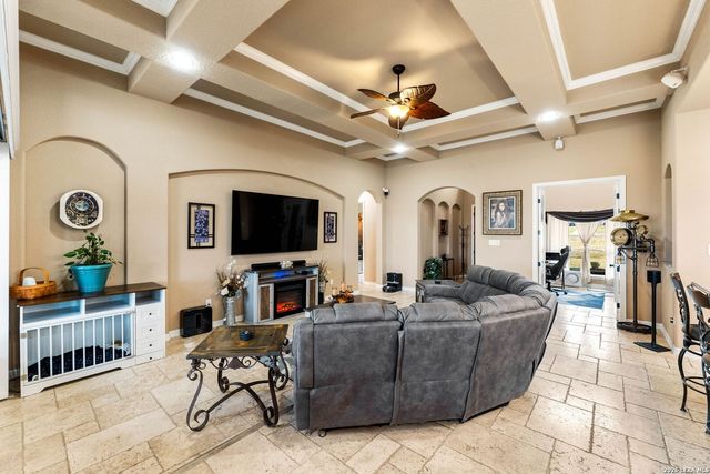 258 Triple R, La Vernia, TX 78121