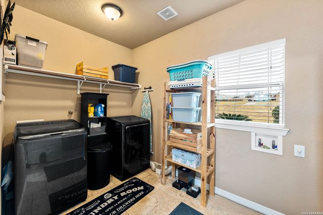 258 Triple R, La Vernia, TX 78121