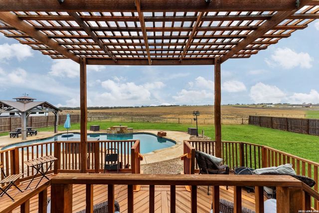 258 Triple R, La Vernia, TX 78121