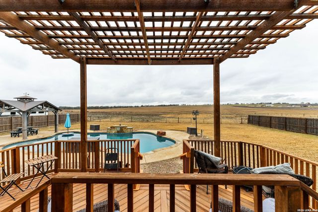 258 Triple R, La Vernia, TX 78121