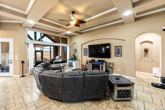 258 Triple R, La Vernia, TX 78121