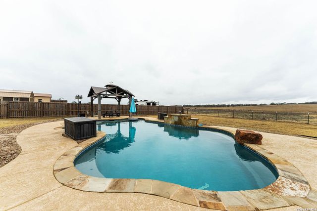 258 Triple R, La Vernia, TX 78121