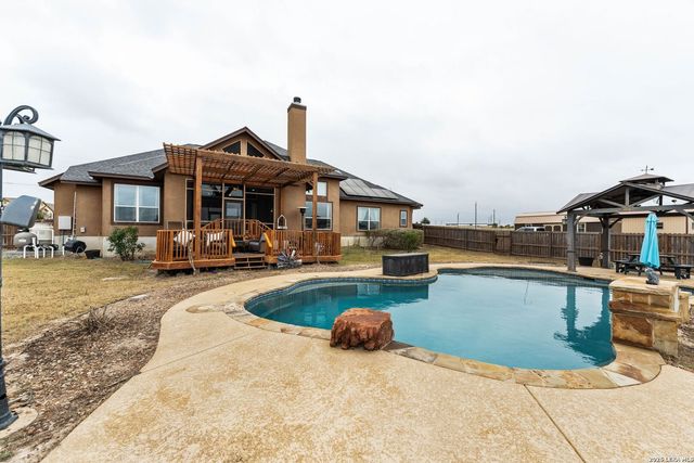 258 Triple R, La Vernia, TX 78121