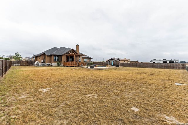 258 Triple R, La Vernia, TX 78121