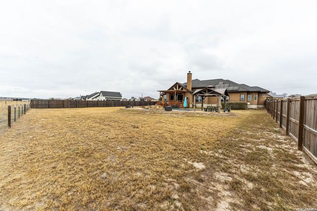 258 Triple R, La Vernia, TX 78121