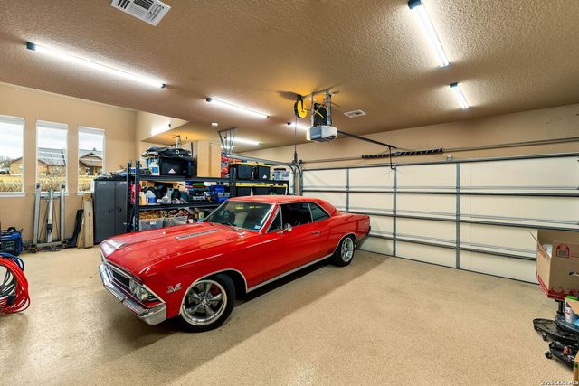 258 Triple R, La Vernia, TX 78121