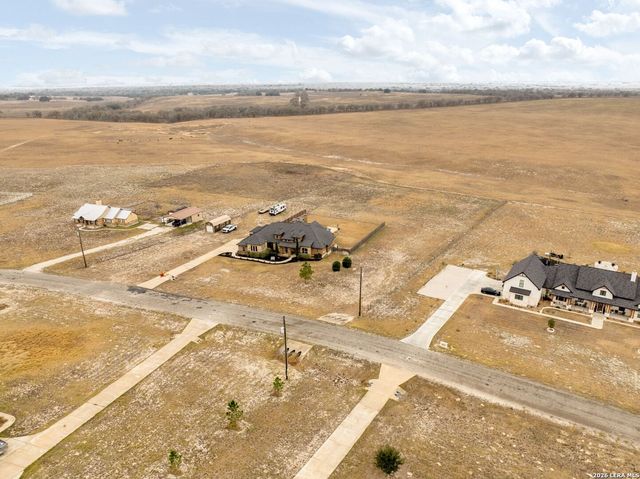 258 Triple R, La Vernia, TX 78121