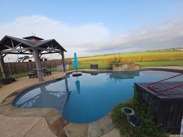 258 Triple R, La Vernia, TX 78121