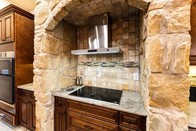 258 Triple R, La Vernia, TX 78121