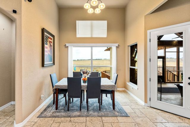 258 Triple R, La Vernia, TX 78121