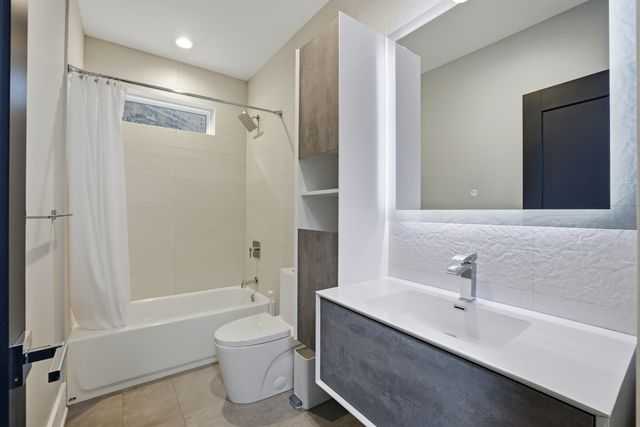 3721 W Wabansia Avenue, Chicago, IL 60647