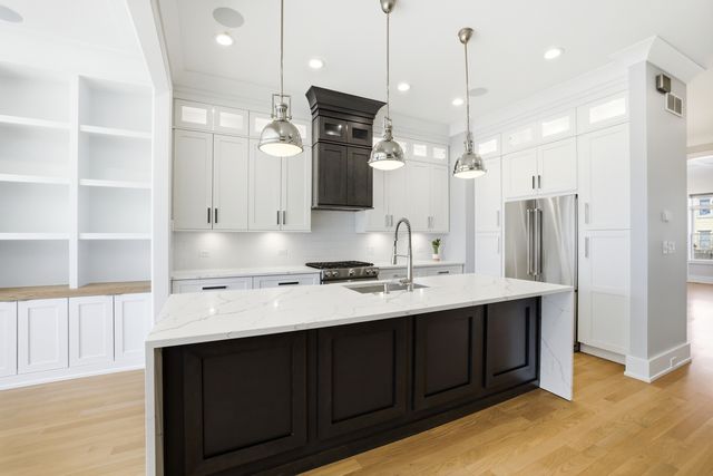 3721 W Wabansia Avenue, Chicago, IL 60647