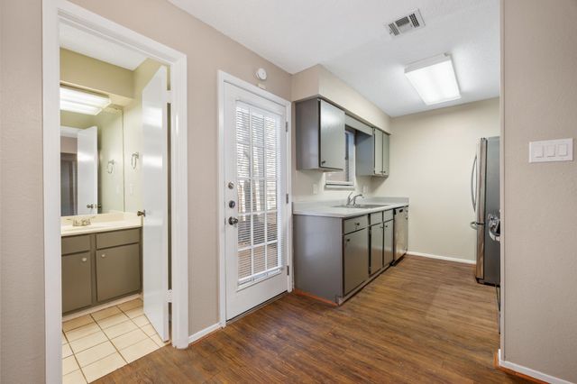 8400 Jamestown DR 426, Austin, TX 78758