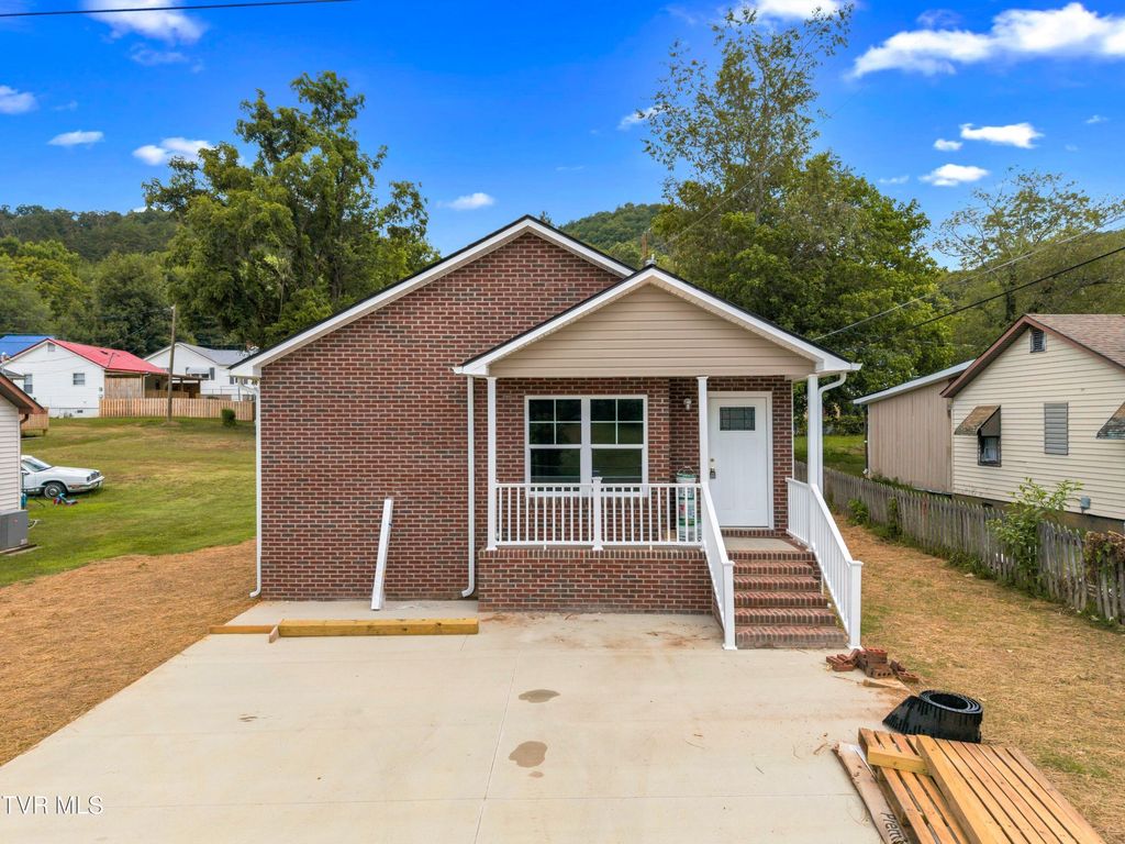 605 Brummit Street, Rogersville, TN 37857