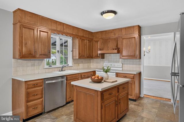 1420 WYNNEWOOD DR, Lancaster, PA 17601