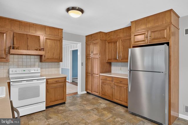 1420 WYNNEWOOD DR, Lancaster, PA 17601