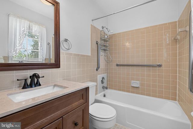 1420 WYNNEWOOD DR, Lancaster, PA 17601