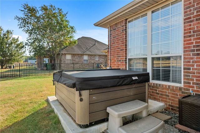 11199 Bear Drive, Farmington, AR 72730